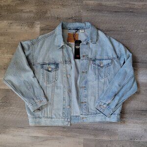 NWT Levi's Premium Dad Trucker Jacket Color Dad Michael Light Wash Size Medium
